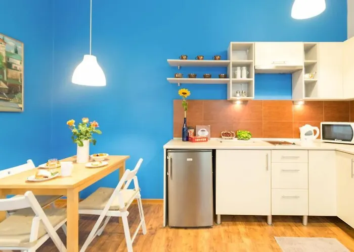 Quiet Blue Home In The City Center!